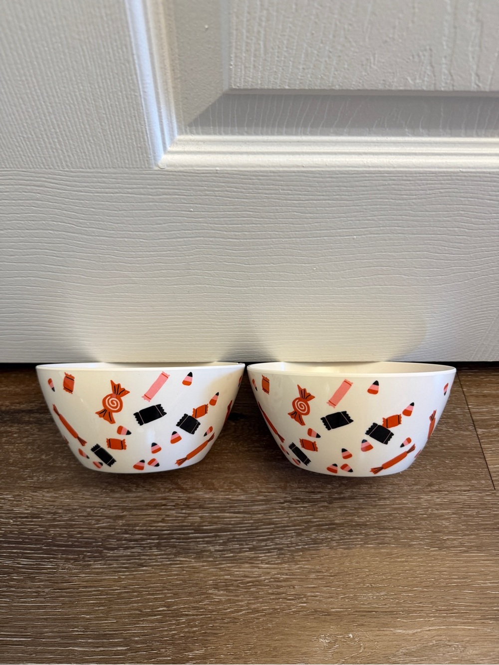 Hyde & EEK! Plastic Candy Pattern Halloween Bowls - Set of 4 - Picture 3 of 11